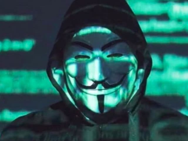Anonymous comenzó a hackear a las empresas que siguen en Rusia
