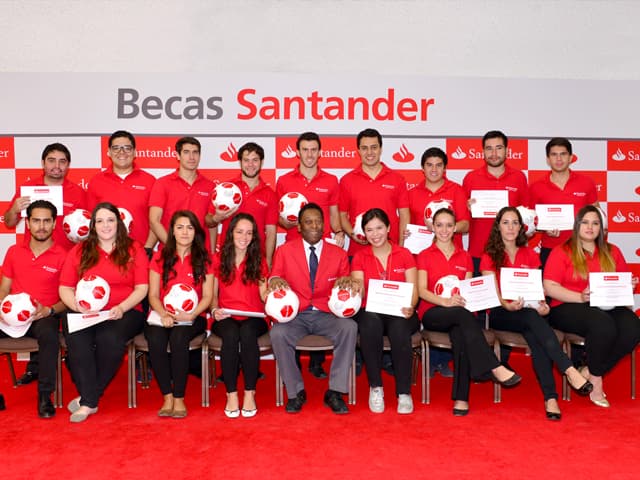 Santander concede 388.000 becas en tres años a estudiantes, profesionales y emprendedores