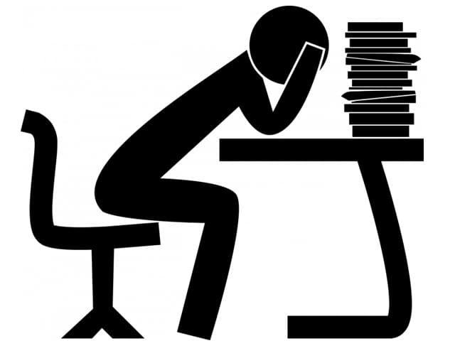 El 76% de los latinos con saturación mental en el trabajo