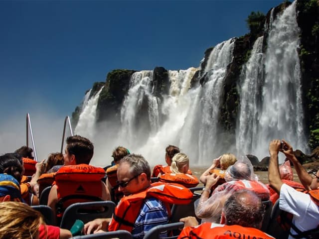 Turismo a dos velocidades (local vs internacional)