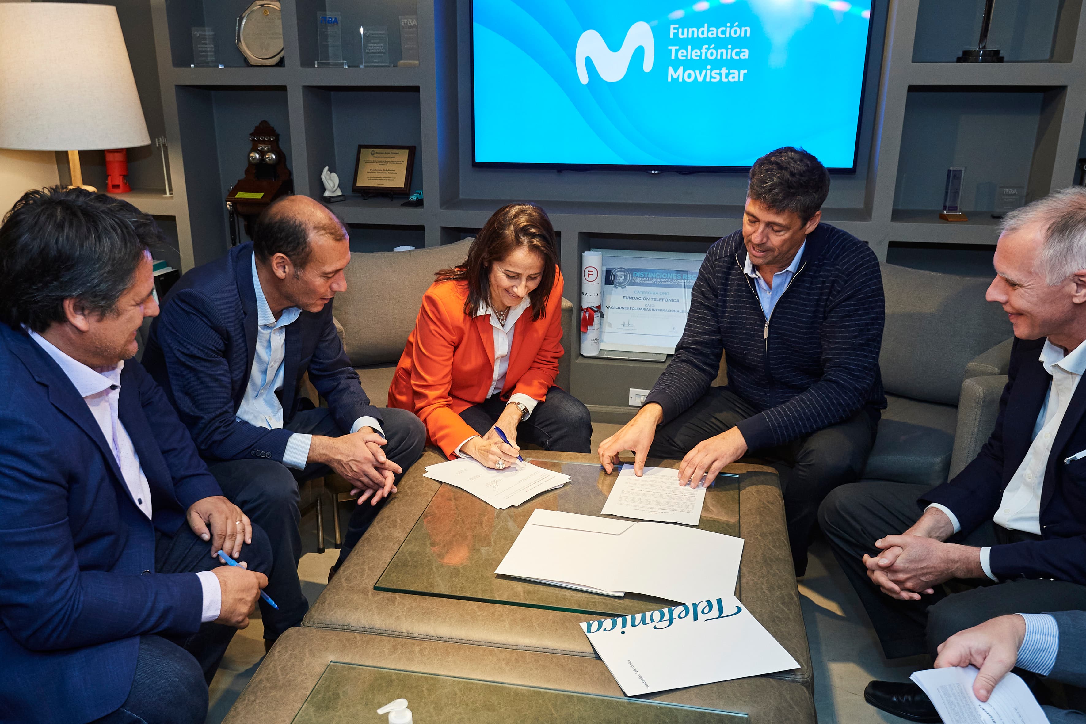 Fundación Telefónica Movistar firma un acuerdo con Neuquén para formar profesionales