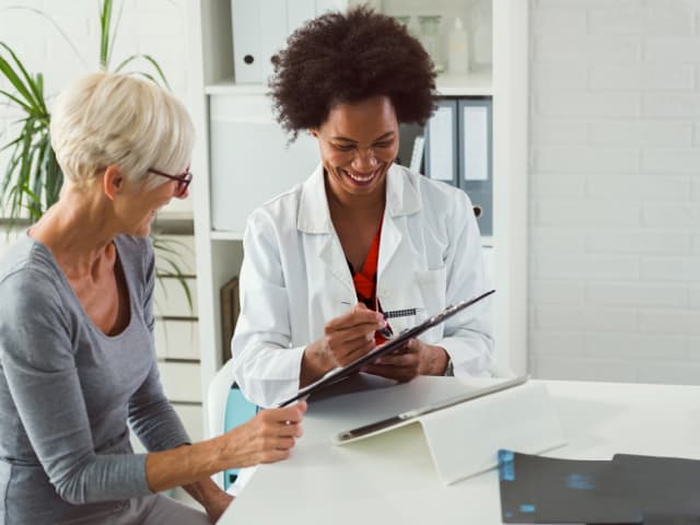 De qué forma pueden los empleadores apoyar la igualdad salarial