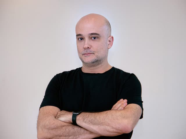 Publicidad, academias,  crecimiento y stress tests