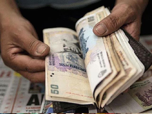 Padres argentinos con ingreso promedio mensual de $72.000