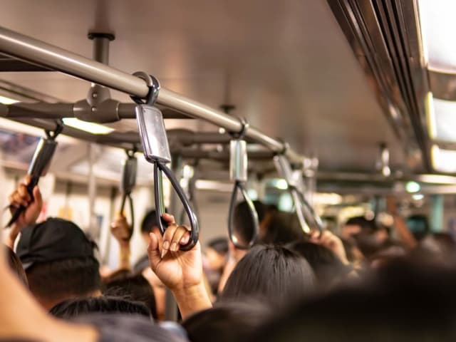 Ir al trabajo insume cada vez más  tiempo con consecuencias negativas