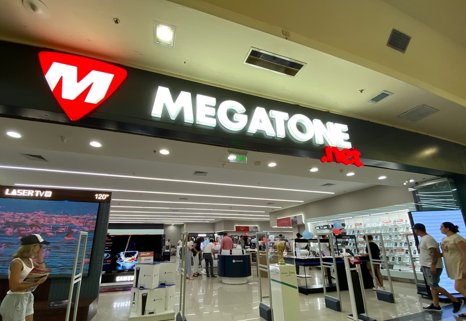 Megatone suma una sucursal en Unicenter