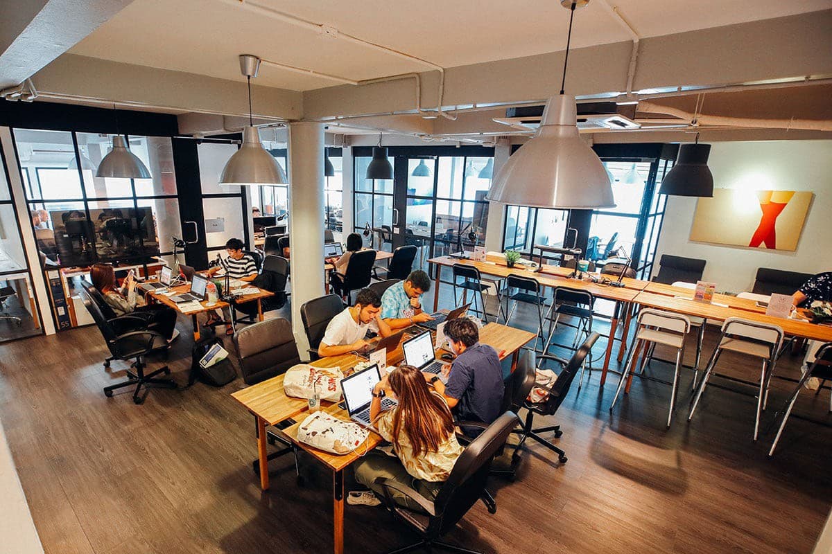 ¿Qué es un coworking y a  quién puede beneficiar?
