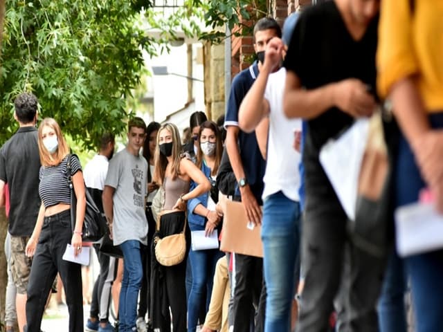 Los jóvenes interesados en trabajar durante el verano