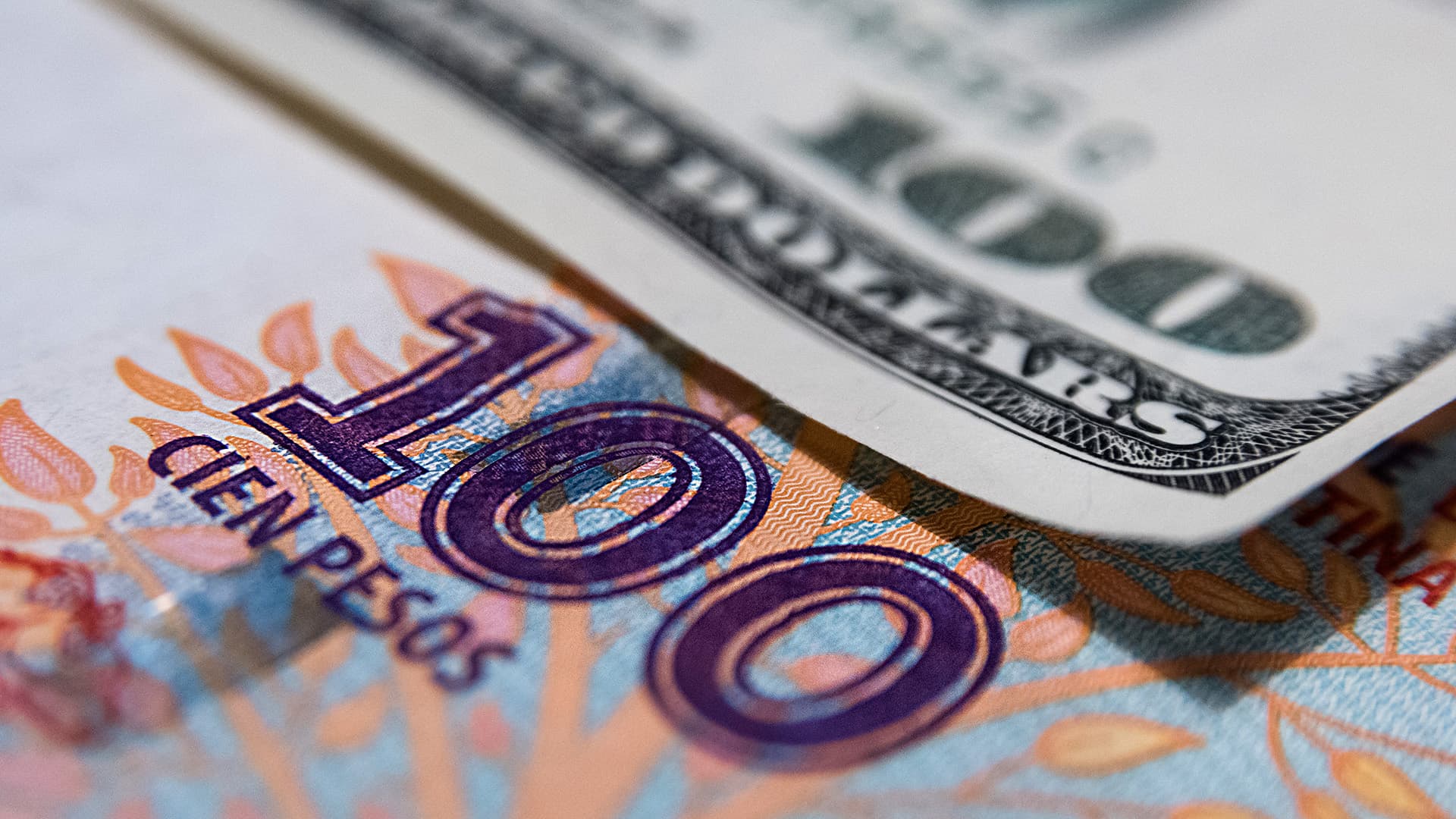 Batalladores y ahorradores: así son con el dinero los argentinos