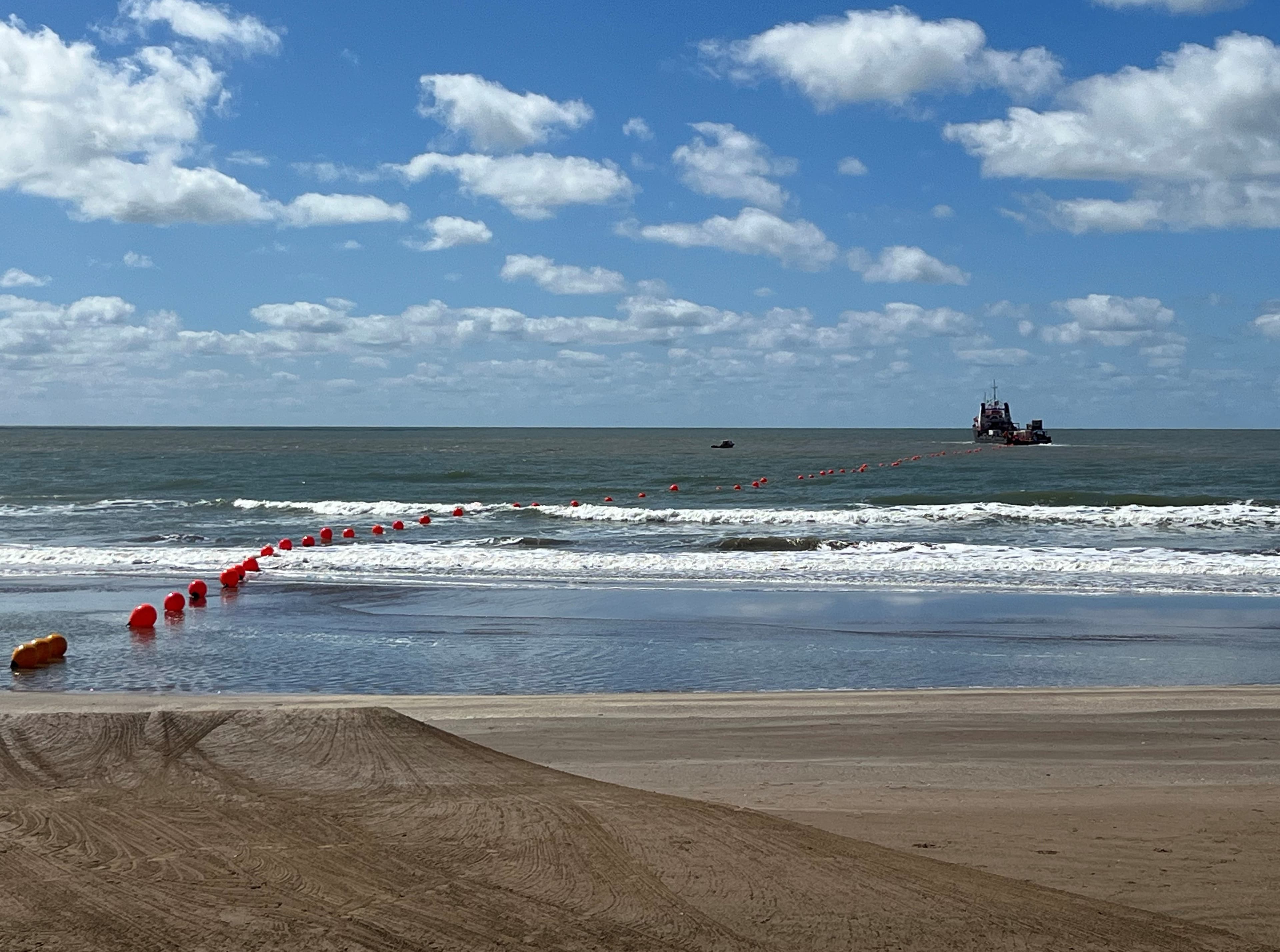 El cable submarino Firmina llegó a la Argentina