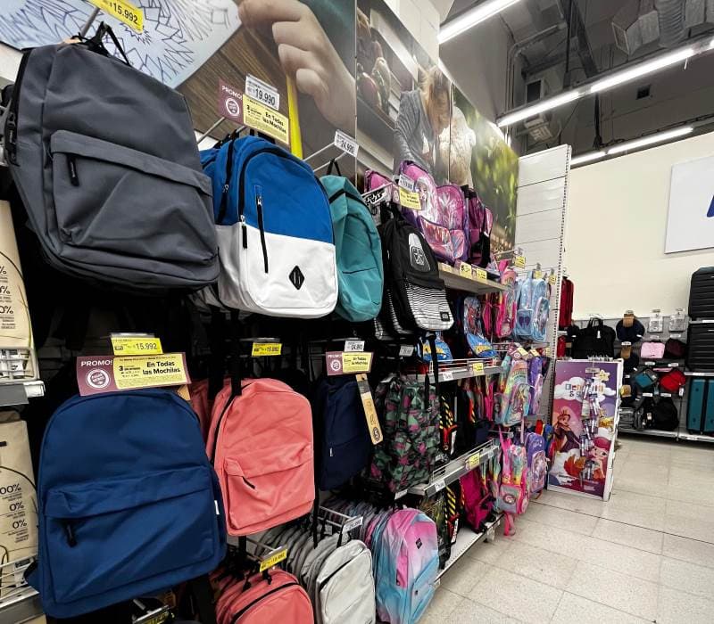 La vuelta al colegio es con Carrefour: promociones y hasta seis cuotas sin interés en mochilas, útiles e indumentaria
