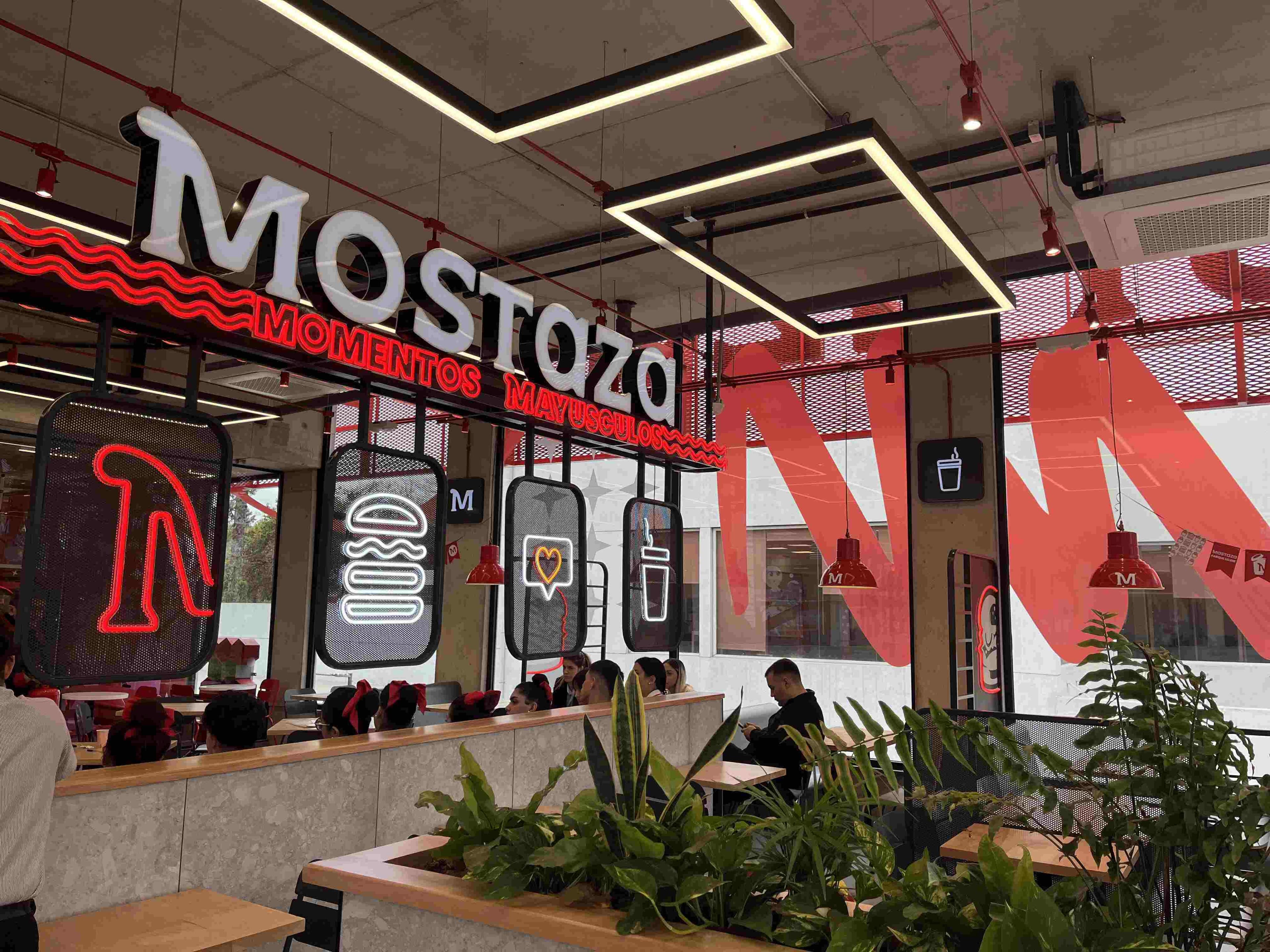 Mostaza renueva 60 locales en 2025 para mejorar la experiencia del cliente
