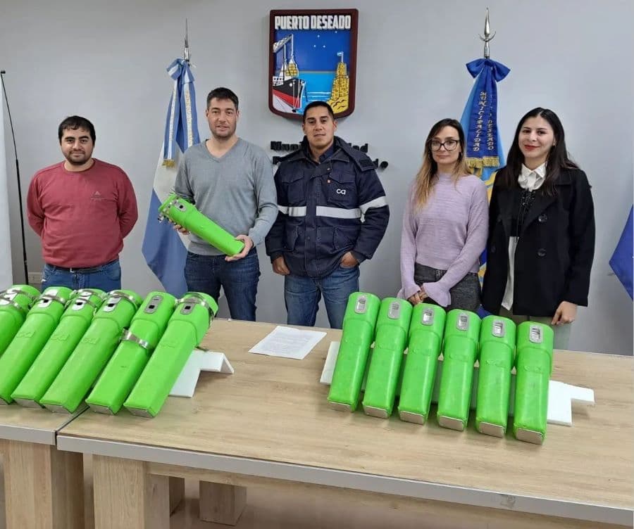 Camuzzi donó 50 Ecoceniceros en Puerto Deseado