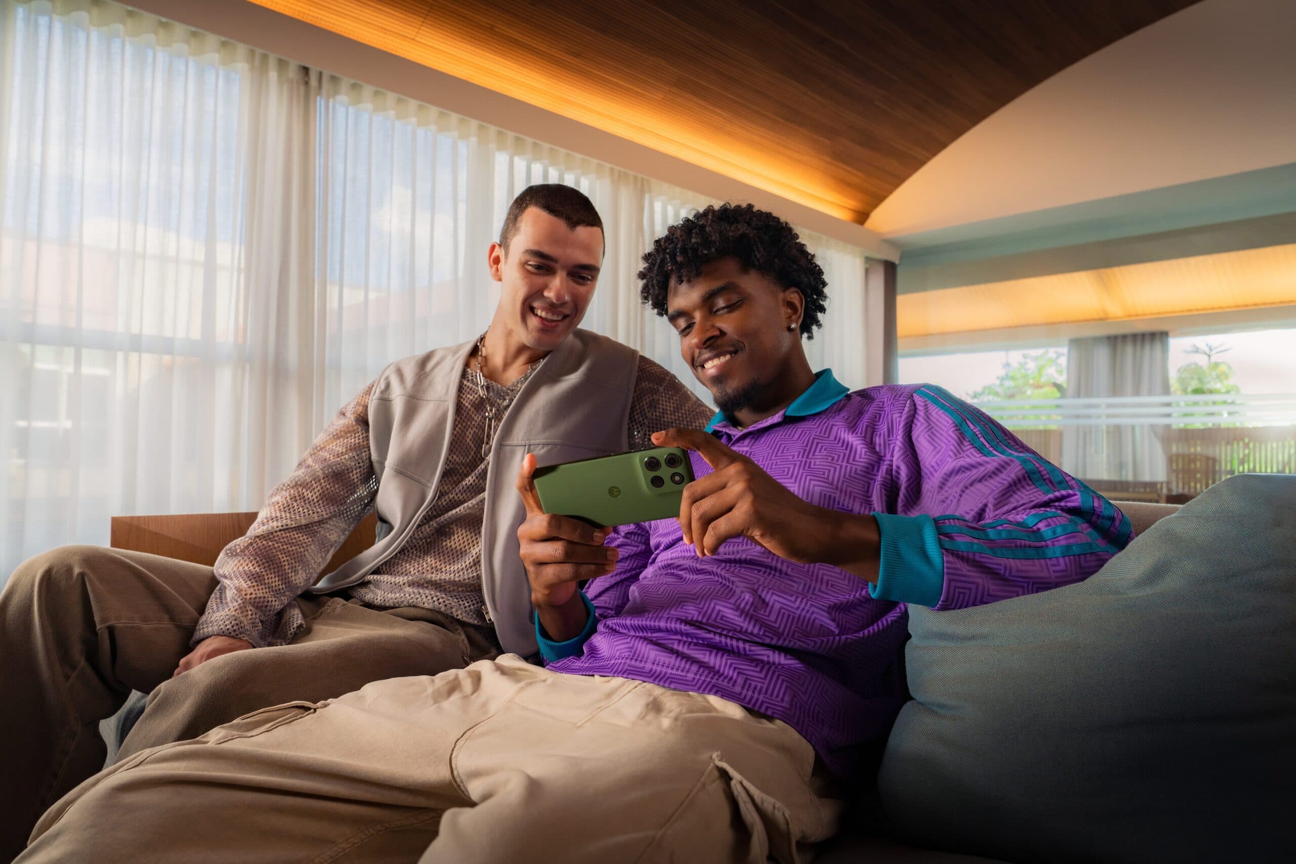 Motorola presenta los nuevos razr 60 y edge 60 con enfoque en innovación y sustentabilidad