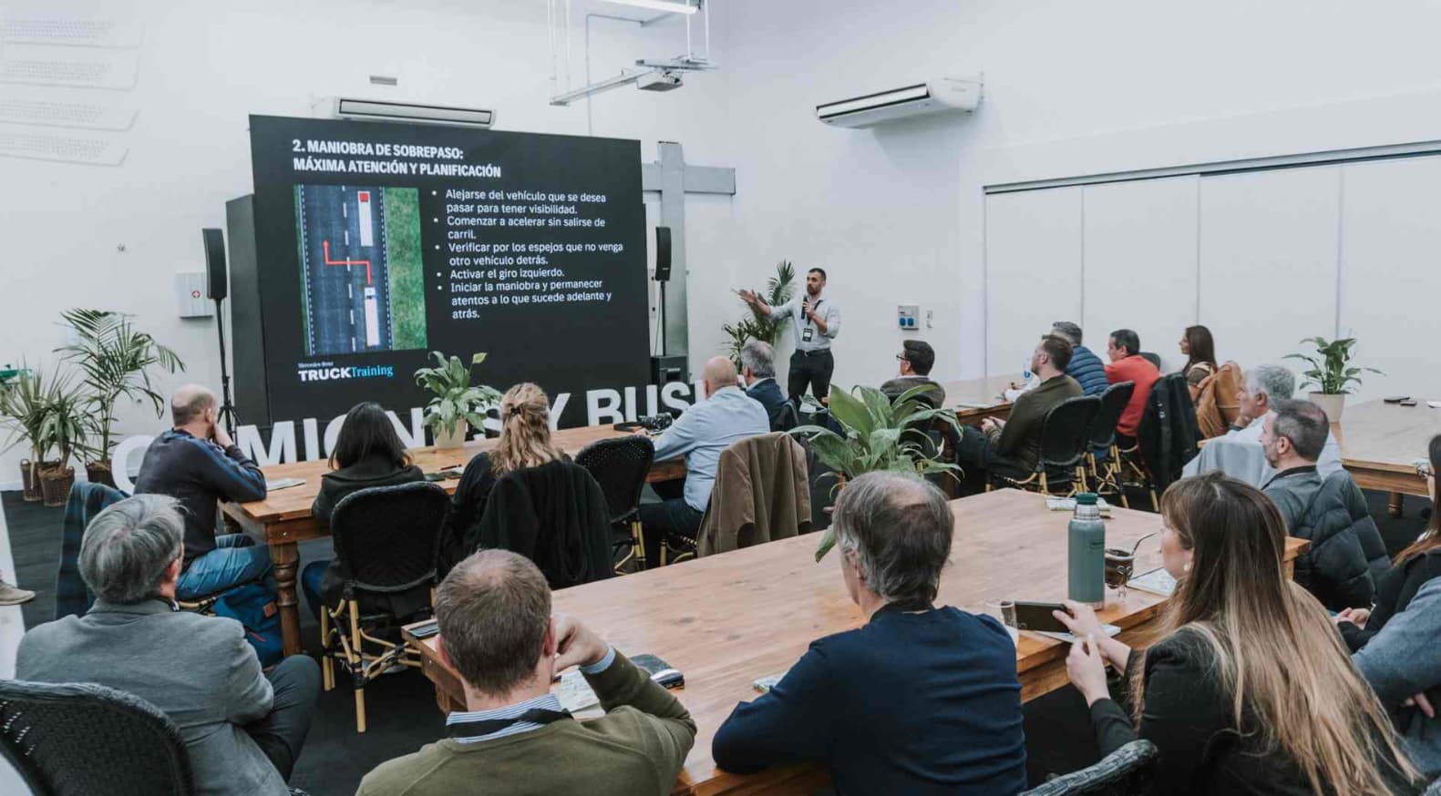 Mercedes-Benz impulsa el debate sobre movilidad segura y sustentable
