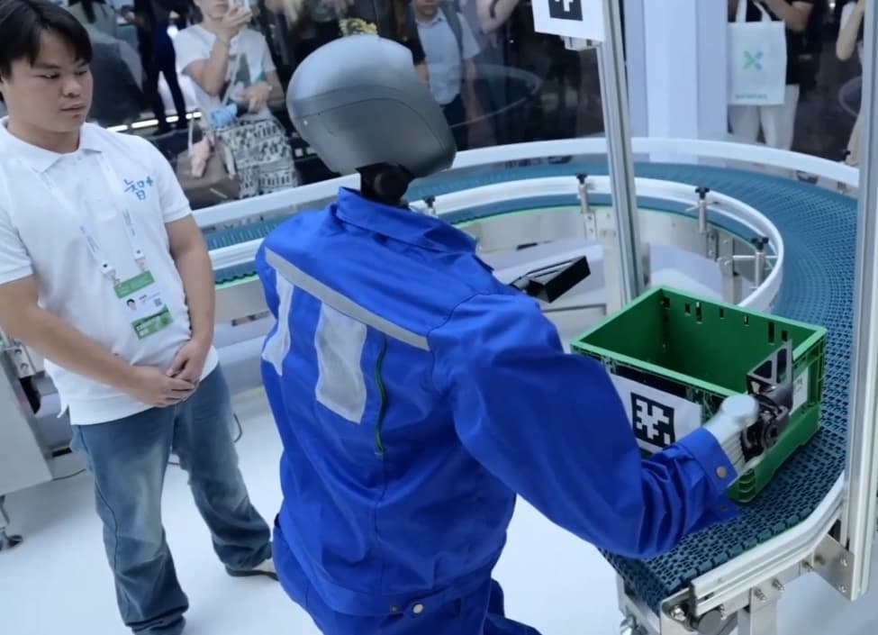 Shanghai Electric lanza SUYUAN, su robot humanoide industrial