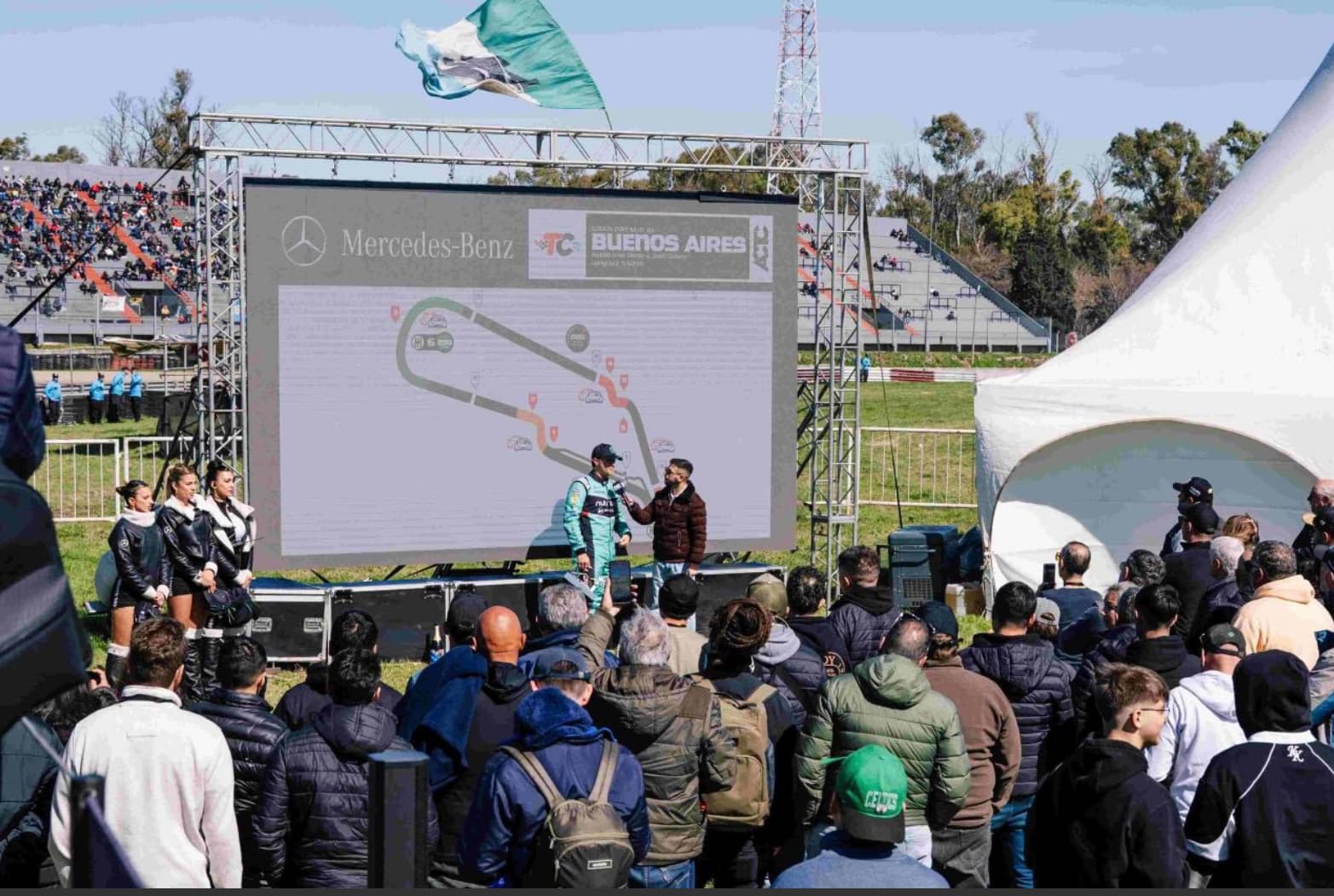 Mercedes-Benz Camiones estrena Trailer VIP en el TC Buenos Aires