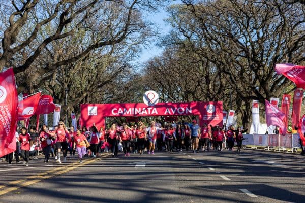 Más de 12.000 personas se sumaron a la 19° Caminata Avon por el cáncer de mama