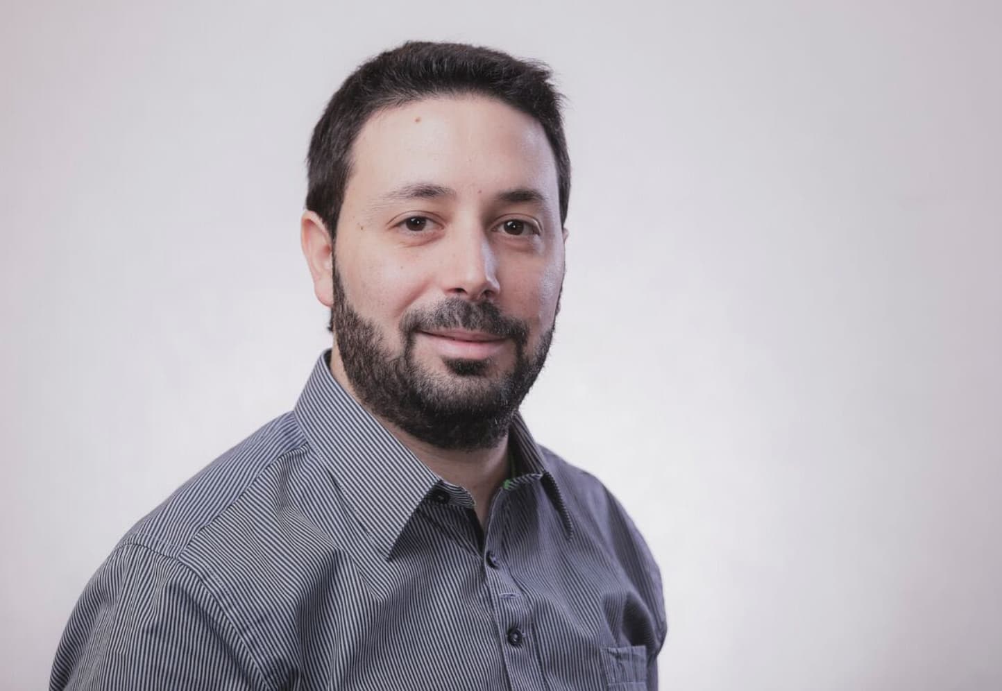 Más allá del código: el programador como tomador de decisiones en tiempos de IA