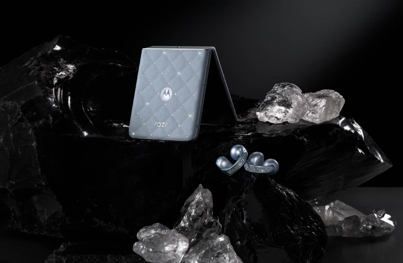 Motorola presenta en Argentina edición limitada de moto buds loop y razr 60 con cristales Swarovski