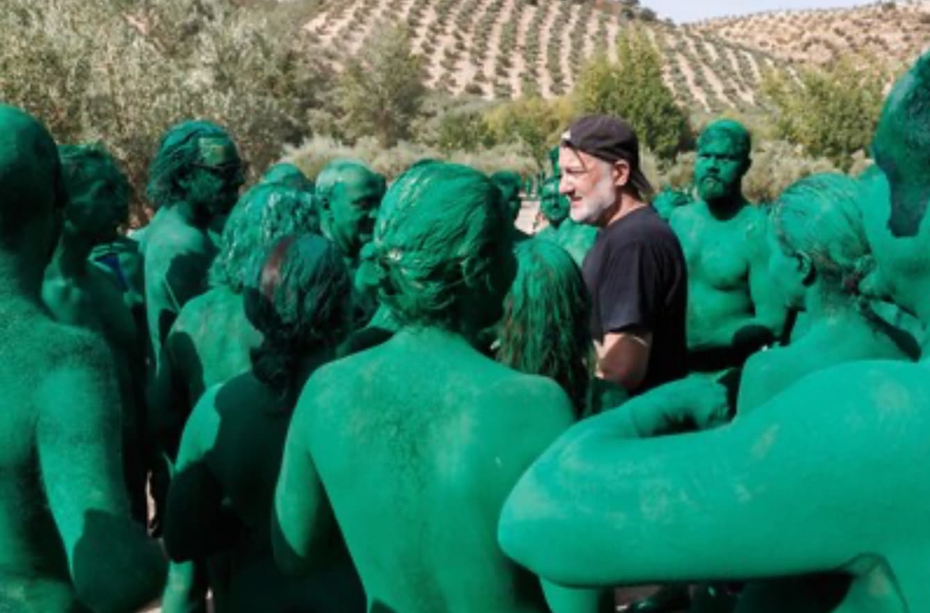 Cervezas Alhambra conmemora cien años con instalación de Spencer Tunick en Granada