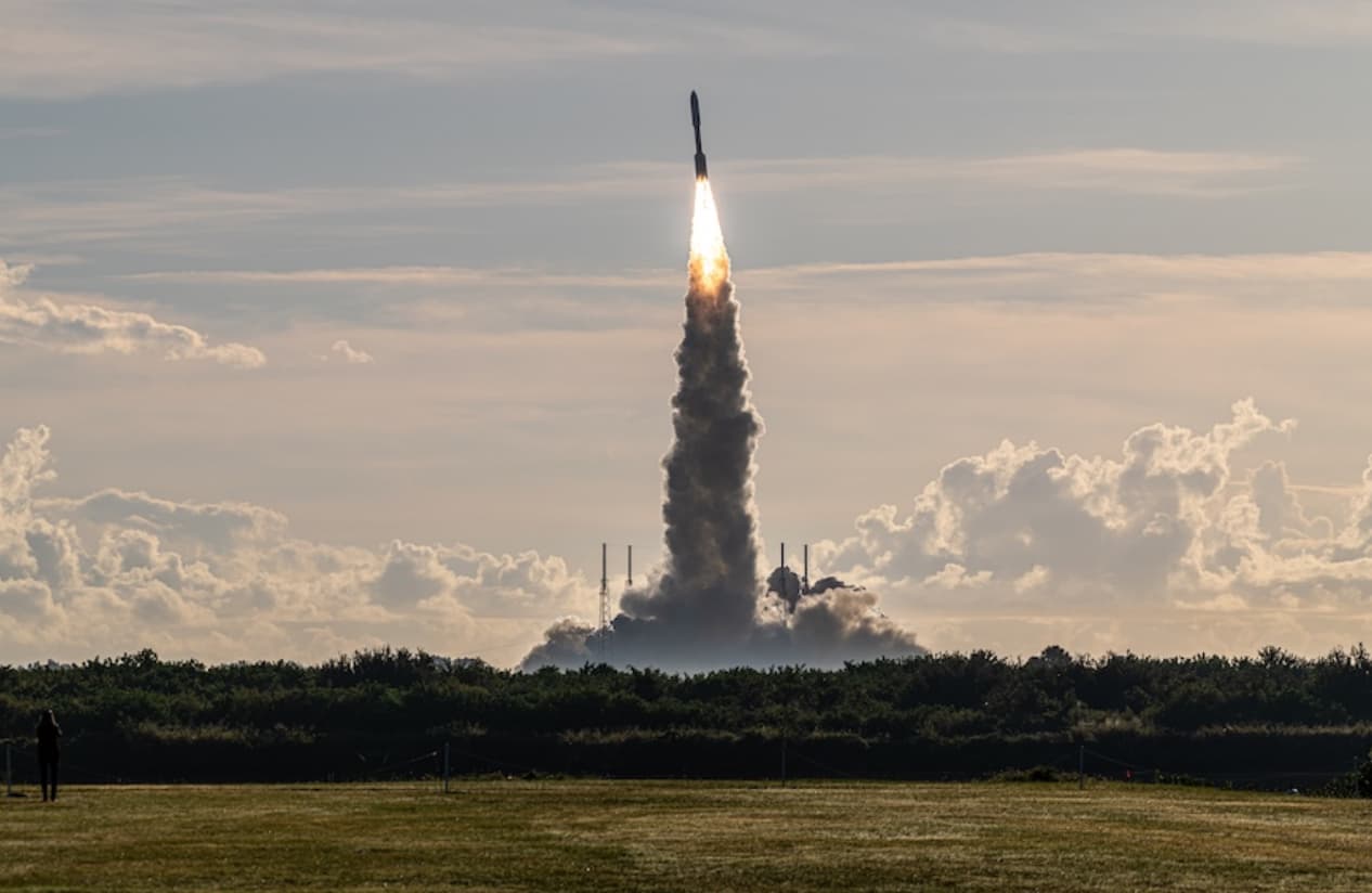 Amazon acelera con Kuiper: 129 satélites en órbita y la mira en 2026