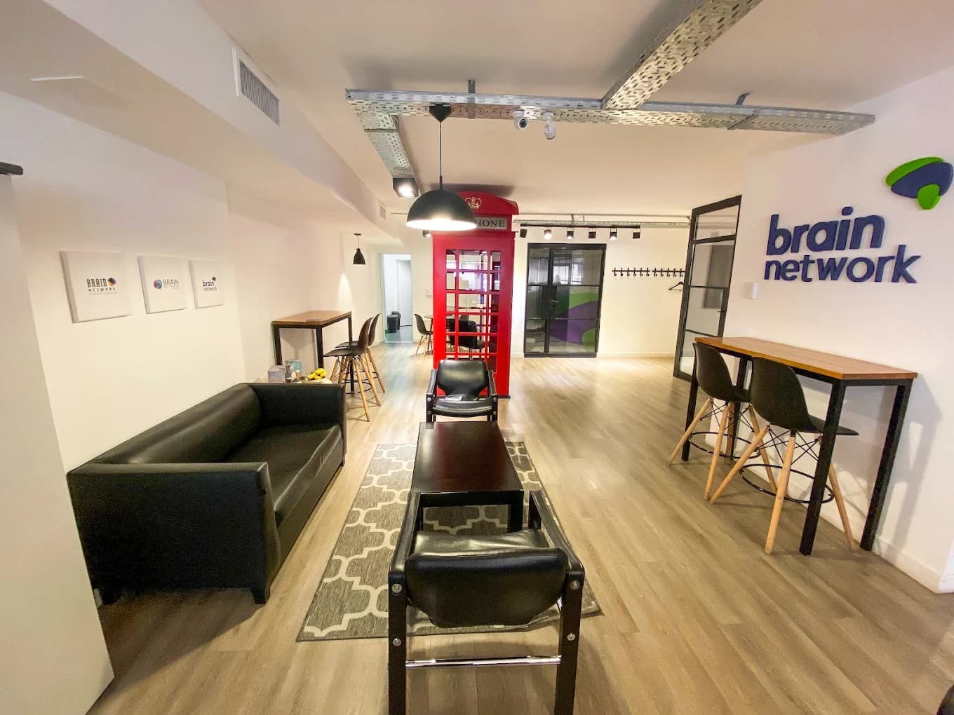 Bancos y fintech compiten por la principalidad en el sistema financiero argentino según Brain Network