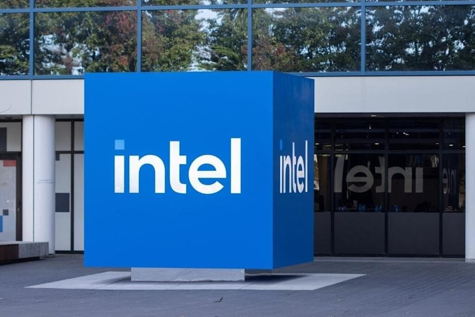 Intel crece en ingresos y margen tras acuerdo con gobierno de EE. UU. y nuevas inversiones