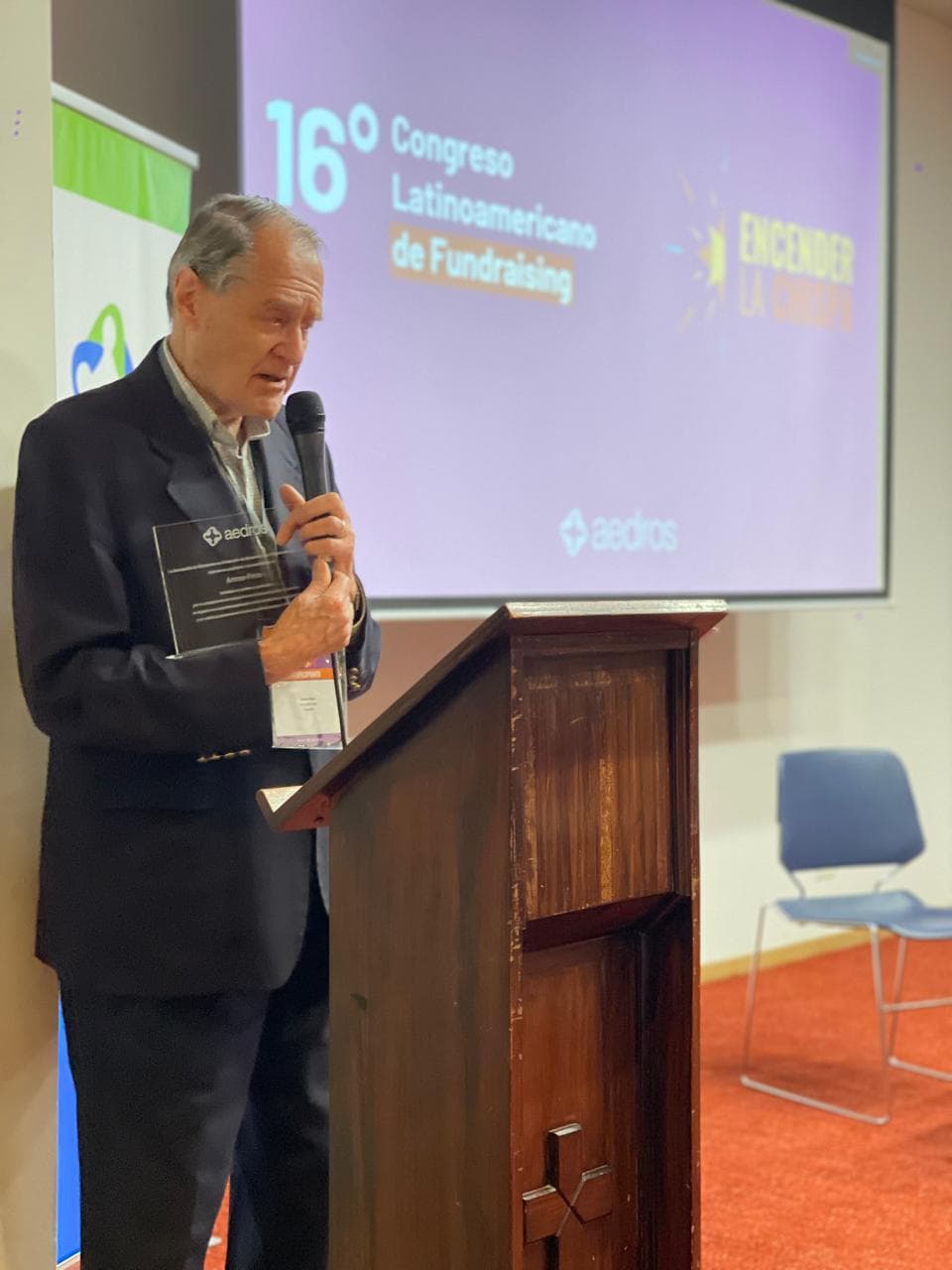 Arturo Prins recibe distinción de AEDROS por su aporte a la filantropía argentina