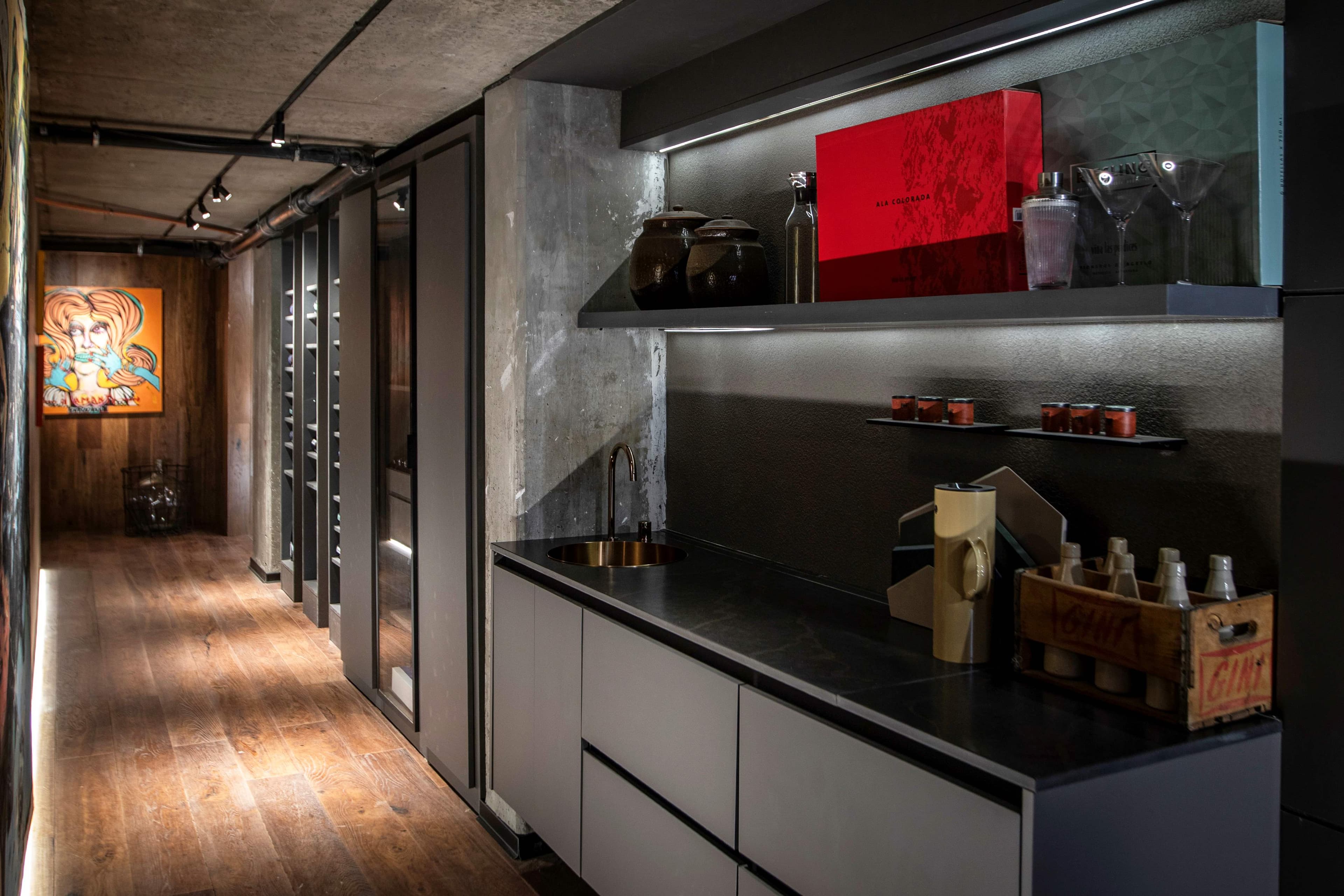 Casabutik exhibe catálogo de diseño europeo en espacio de cocina comedor de Casa FOA 2025