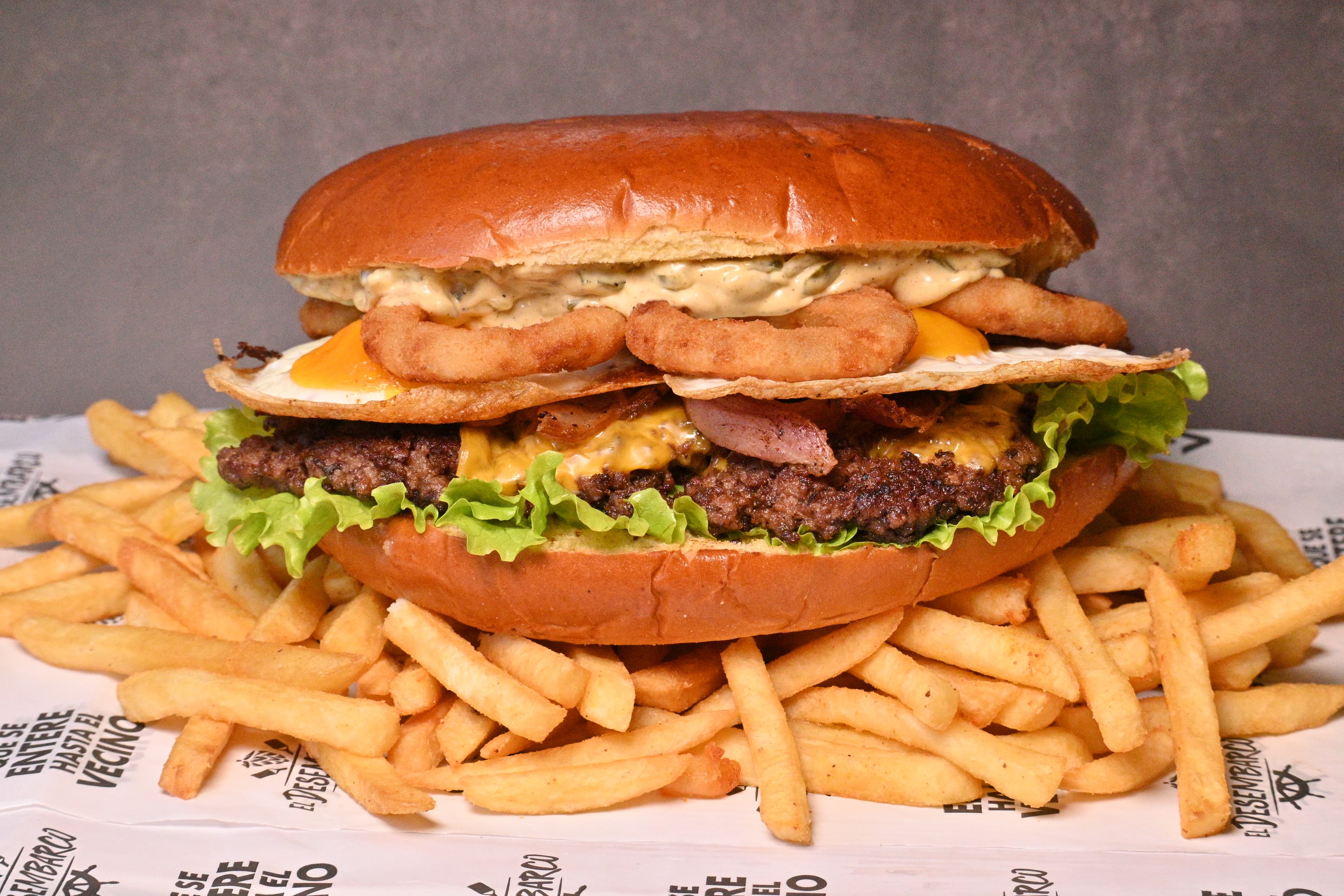 El Desembarco presenta la Burger XL como edición limitada en todos sus locales del país