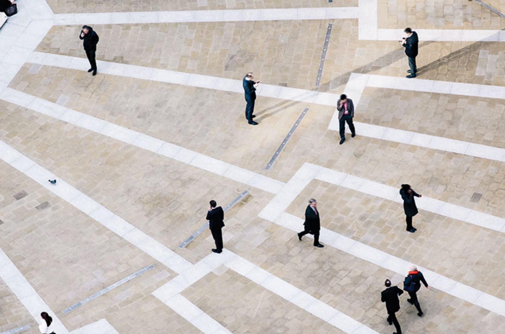 Argentina busca su nuevo equilibrio: riesgo país en mínimos y reconfiguración del gabinete