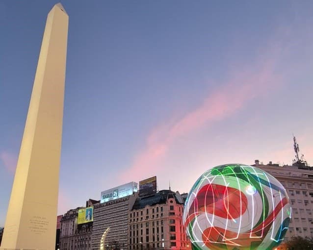 Adidas inaugura la cuenta regresiva del Mundial 2026 con Trionda en el Obelisco