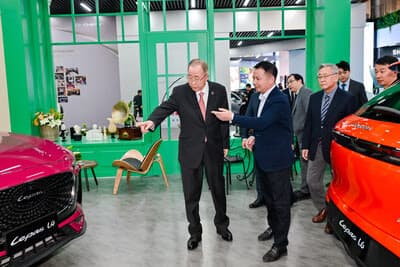 Ban Ki-moon recorrió el pabellón LEPAS de Chery Group en la Cumbre Internacional de Usuarios