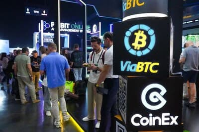 ViaBTC exhibe mejoras en préstamos cripto y recibe reconocimiento en Blockchain Life 2025
