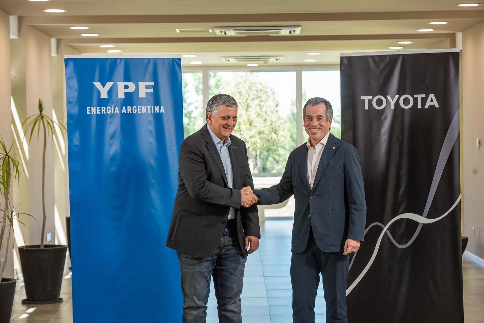 YPF y Toyota extienden su alianza estratégica con foco en eficiencia, innovación y sostenibilidad