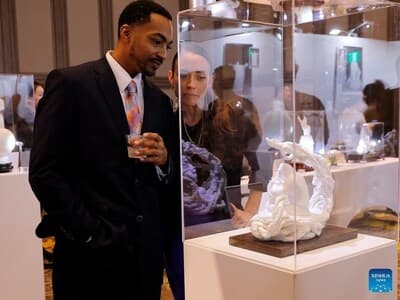 Exposición de porcelana blanca Dehua de China se presenta en Los Ángeles con 100 obras