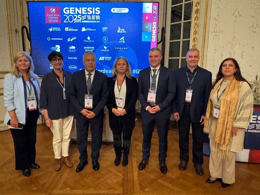 Godoy Cruz y Burdeos consolidan cooperación vitivinícola durante conferencia internacional en Francia
