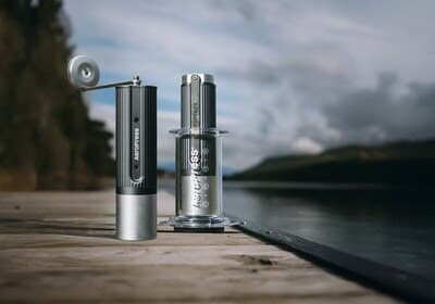 AeroPress presenta su primer molinillo manual y nuevas ediciones Premium en su aniversario