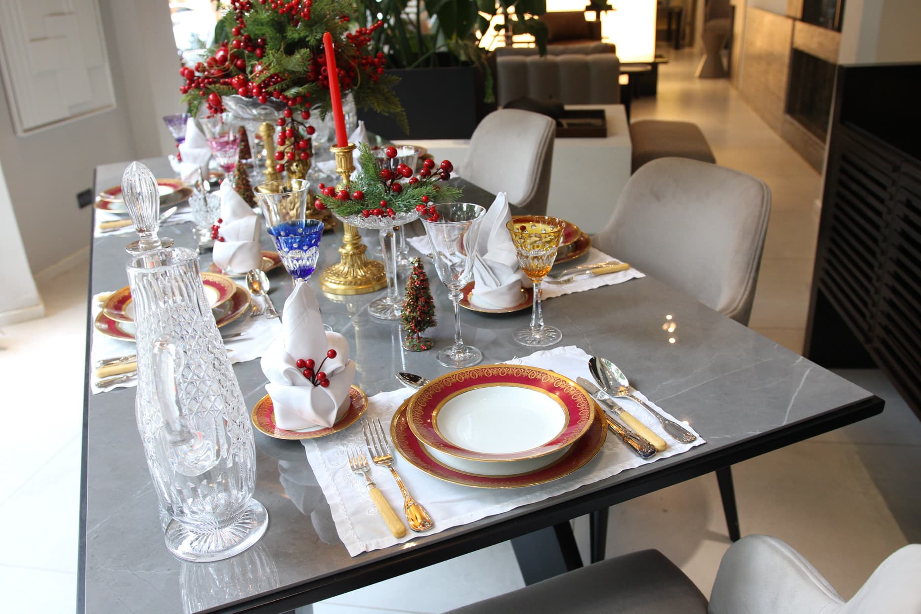 Modo Casa Tienda exhibe mesas navideñas solidarias con Fundación Los Naranjos y Plata Lappas