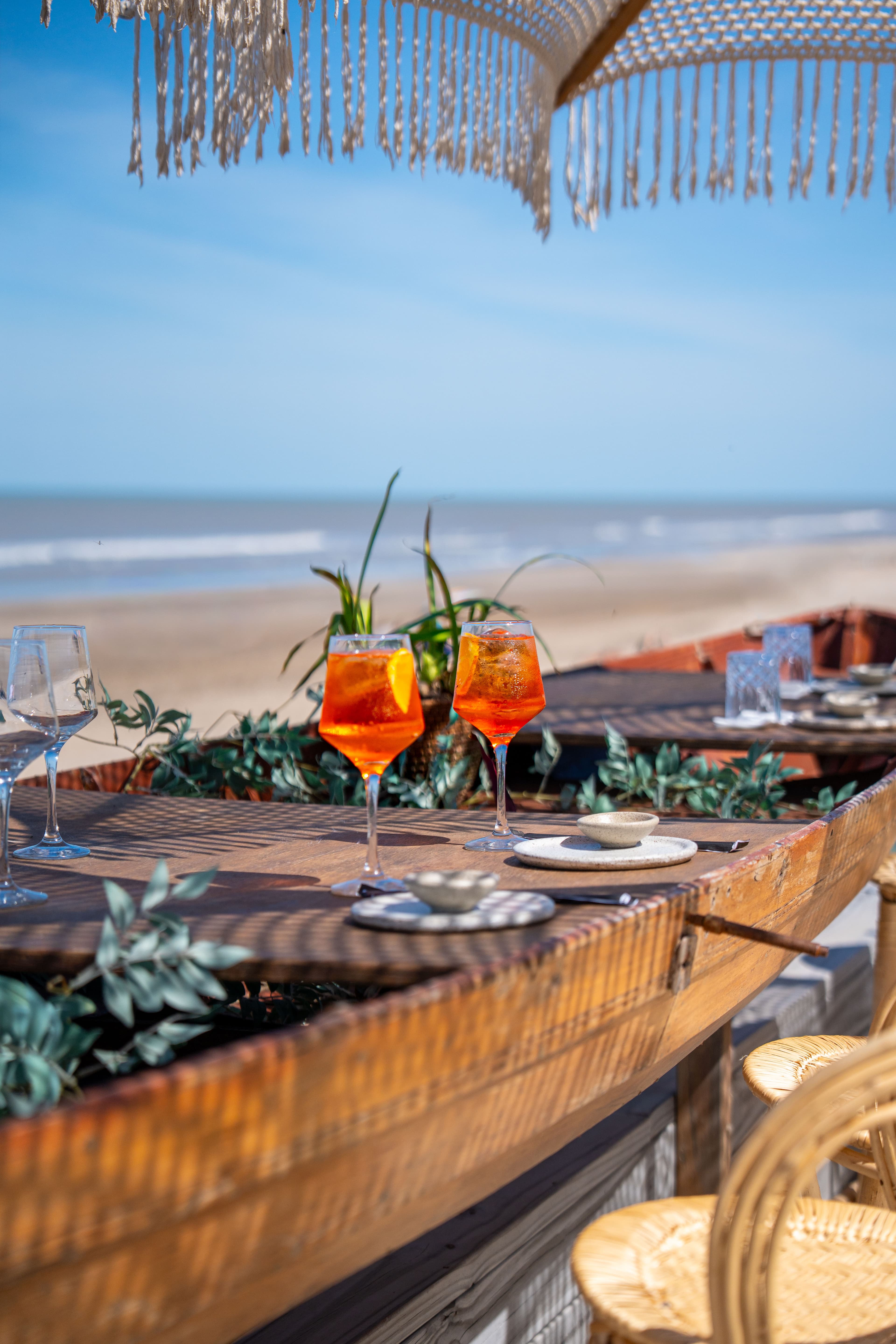 Casa Fabric retoma su actividad en Pinamar con gastronomía nikkei y propuestas de lifestyle