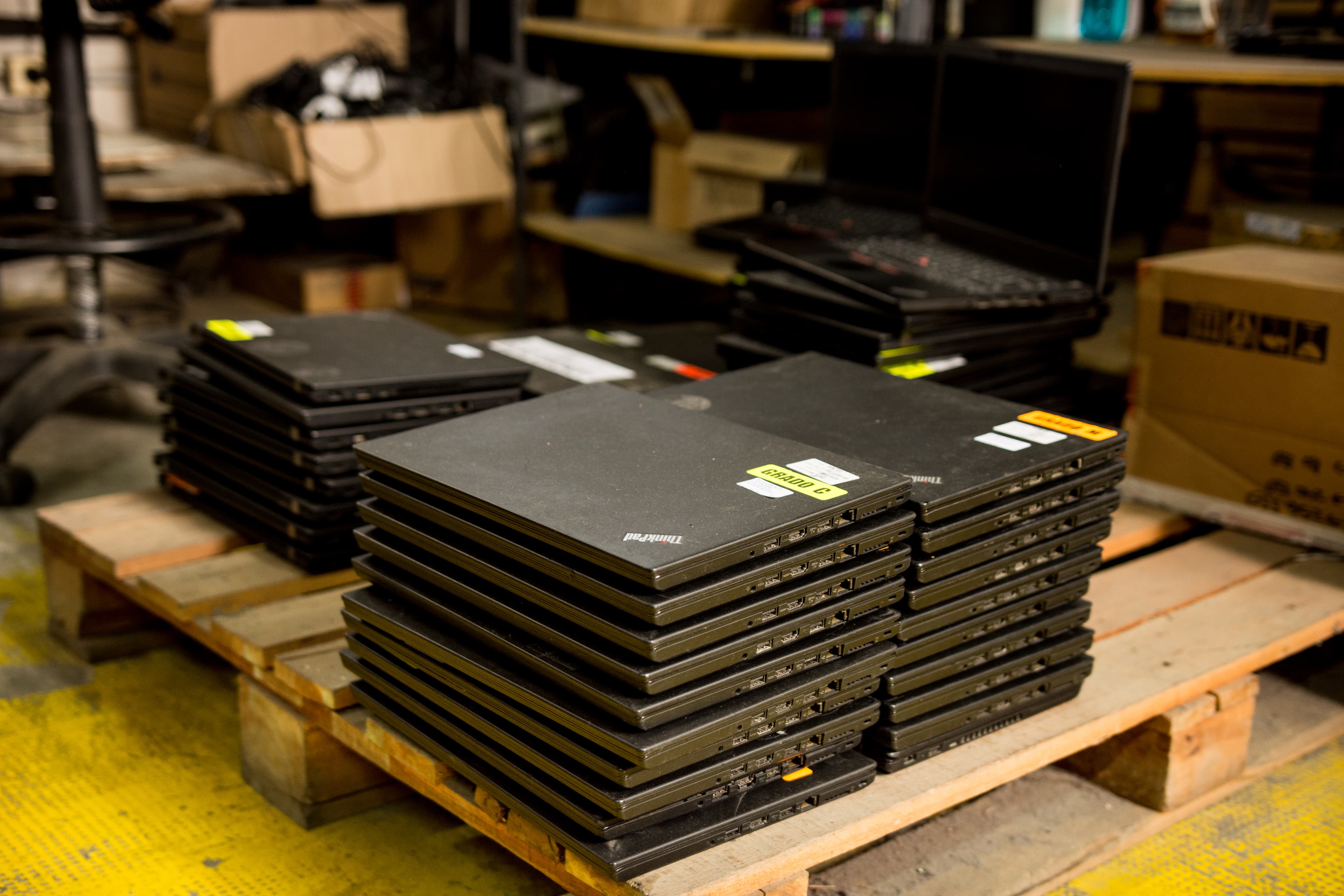 La tecnología reacondicionada se afianza como alternativa para regalos navideños en Argentina