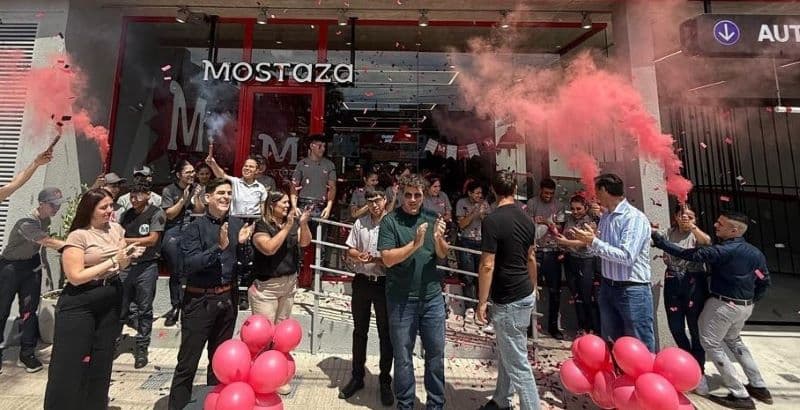Mostaza abre su 5to local en Lomas de Zamora y ya alcanza las 210 aperturas en todo el país