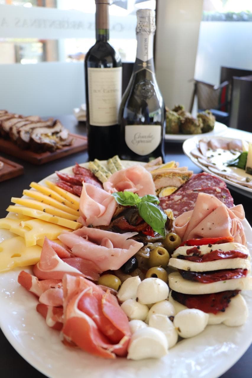 Piegari mantiene abiertos sus restaurantes en Navidad y Año Nuevo con menú especial de fiestas