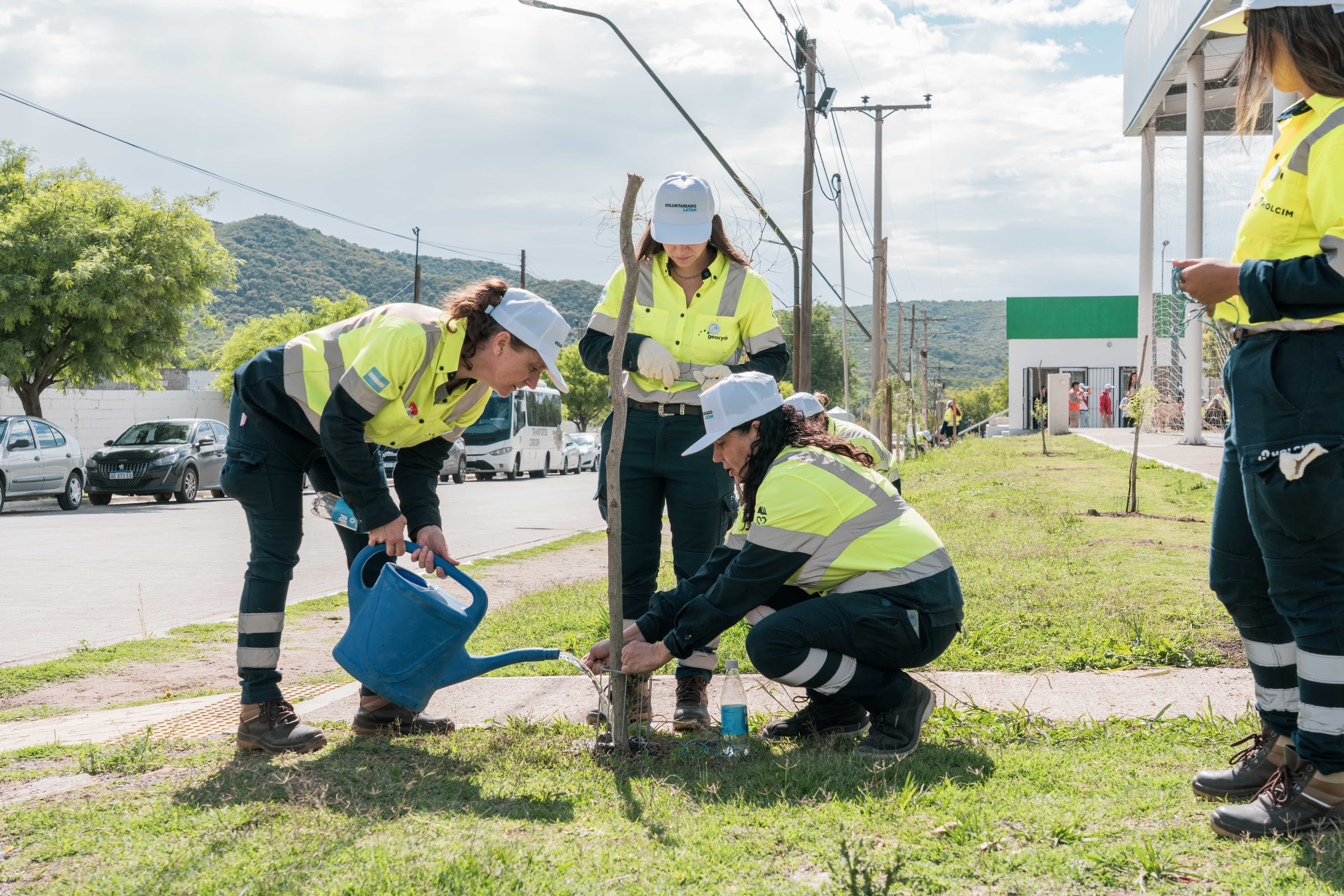 Holcim Argentina impulsa voluntariado socioambiental en Córdoba, Mendoza y Salta durante 2025