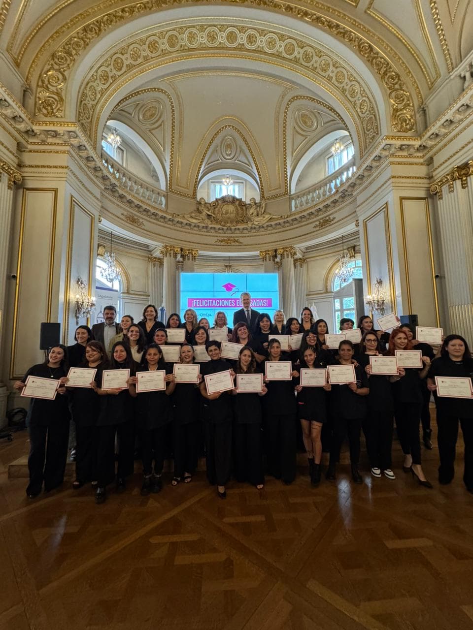 Belleza por un Futuro certificó a 133 nuevos profesionales en peluquería y maquillaje en Argentina