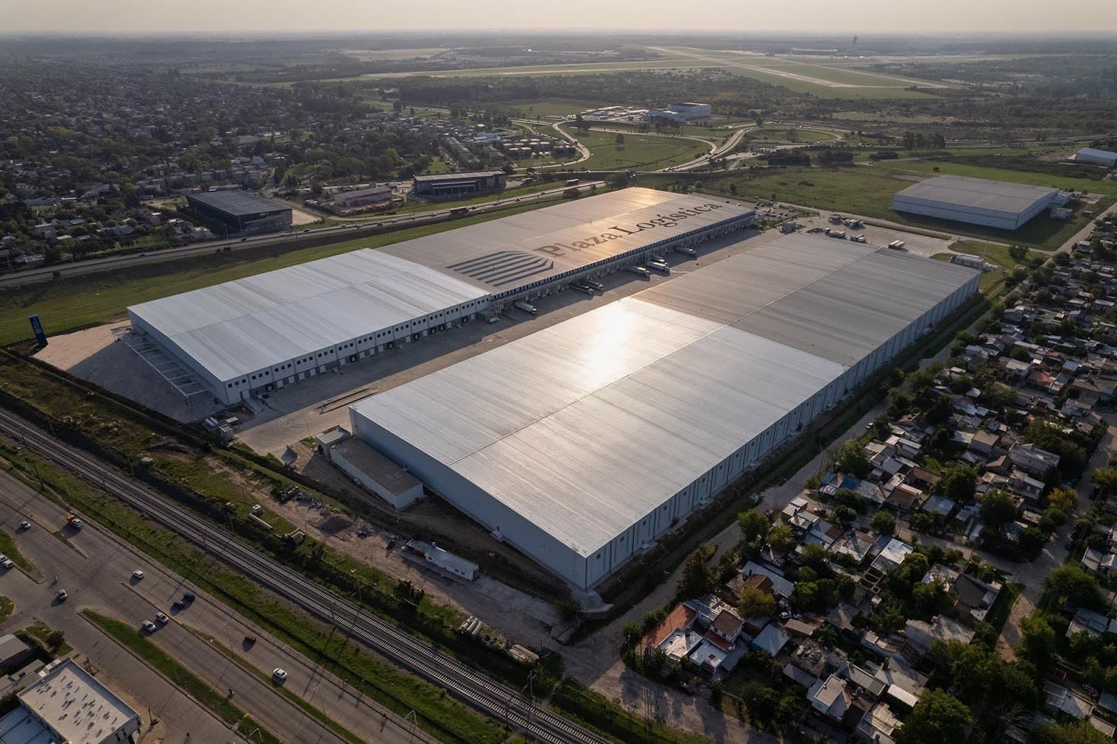 BID Invest lidera financiamiento de hasta US$100 millones para expansión de Plaza Logística en Argentina