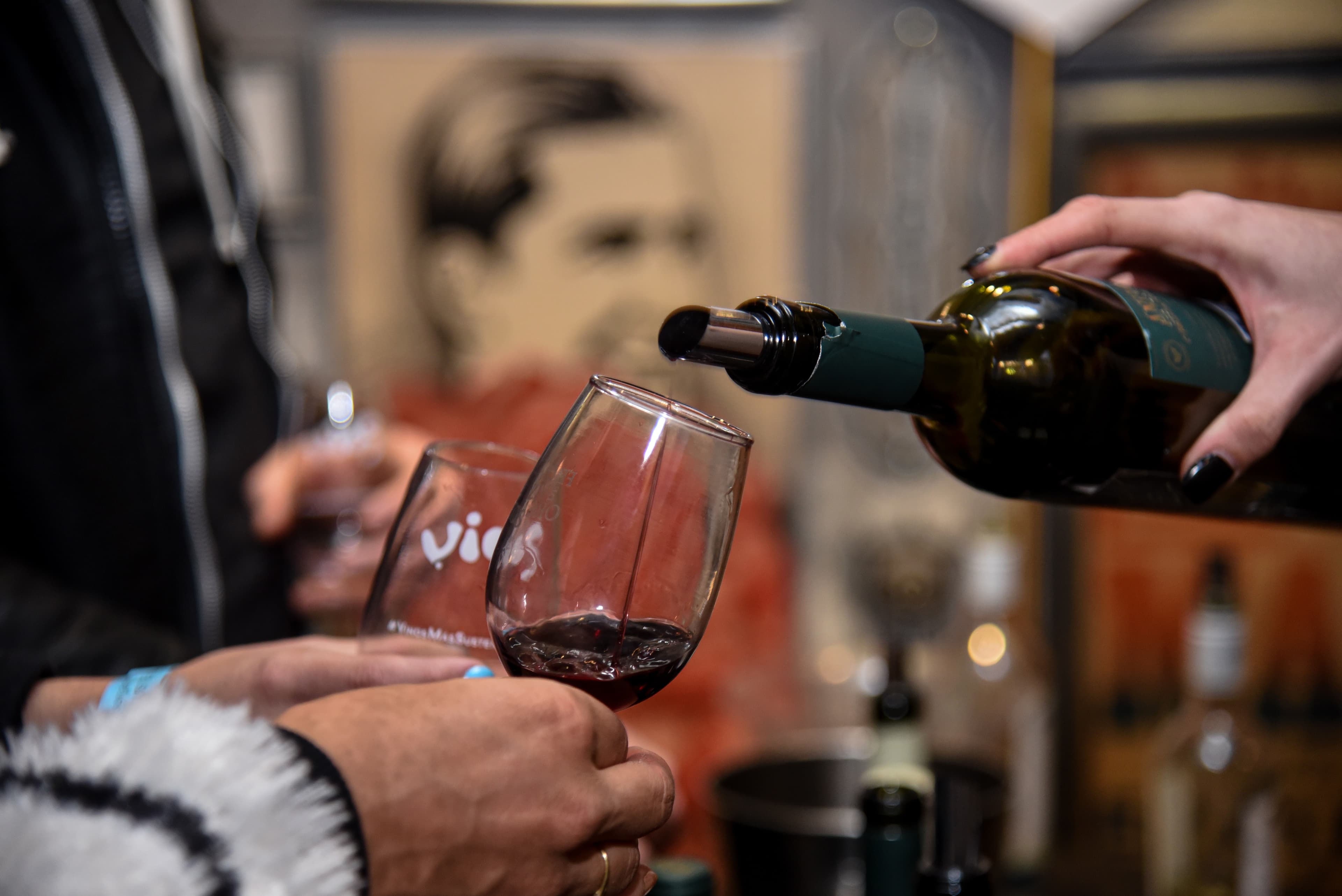 VIOS La Botica presenta feria de vinos orgánicos y arte en la Botica del Ángel