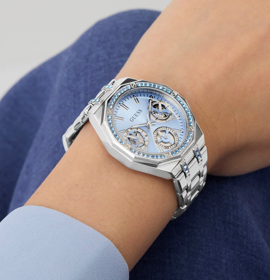 GUESS Watches presenta cápsula de relojes femeninos con cristales reciclados y diseño en tonos ice blue