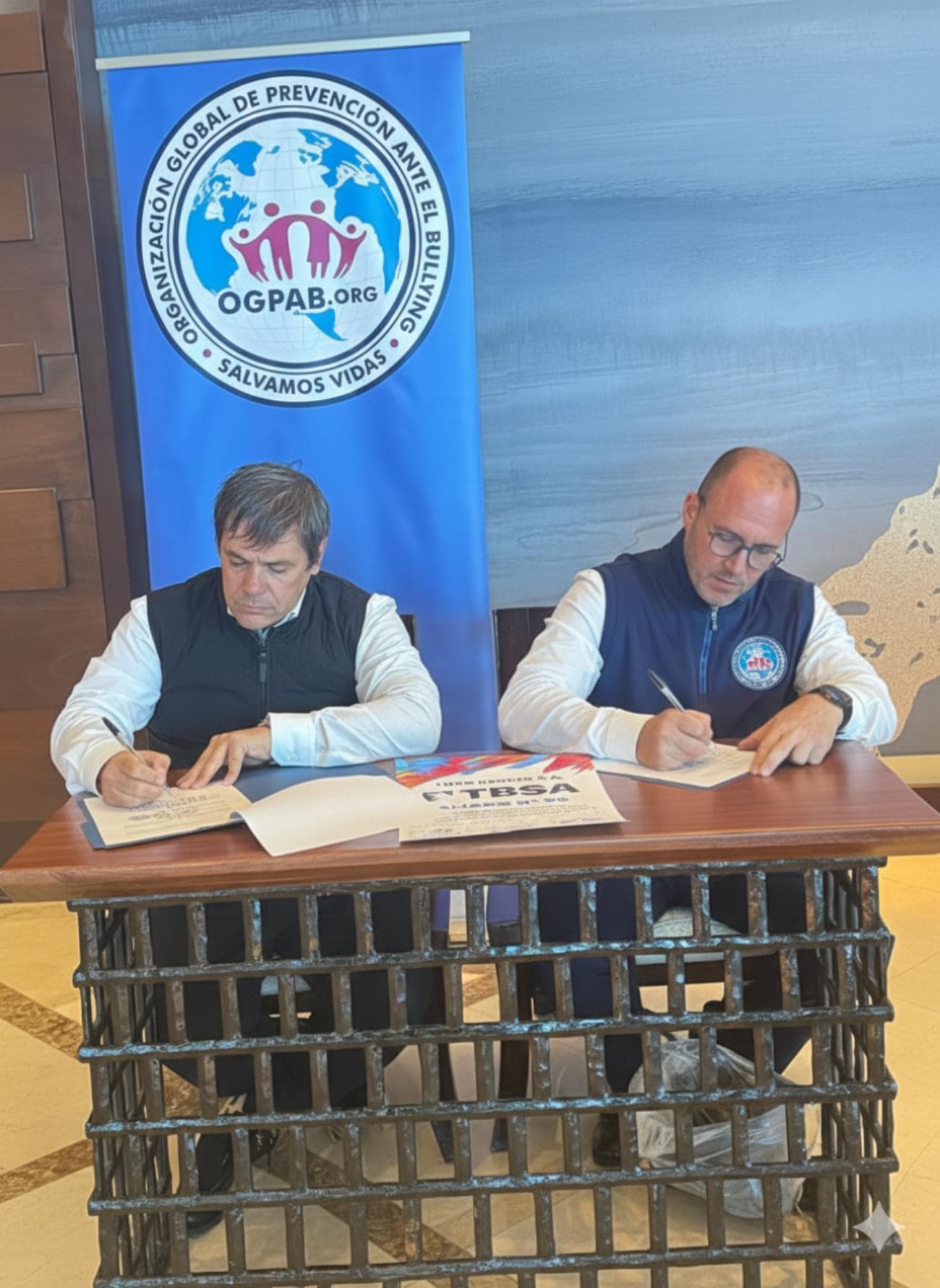 TBSA y la OGPAB sellan cooperación estratégica para abordar el bullying en Argentina